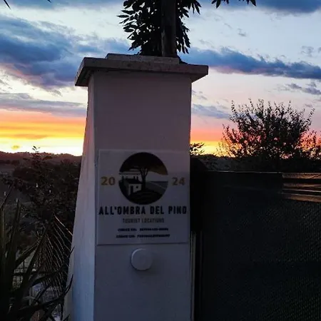 All'ombra Del Pino Turistico